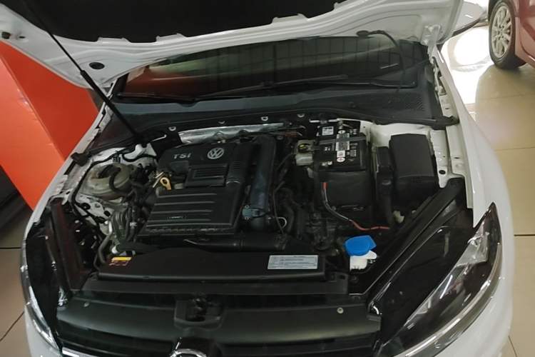 Used Volkswagen Golf 2018 230TSI Automatic Luxury Version Engine Bay