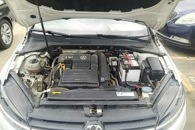 Used Volkswagen Golf 2018 230TSI Automatic Comfort Model Engine Bay