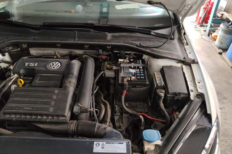 Used Volkswagen Golf 2018 230TSI Automatic Comfort Model Engine Bay Left