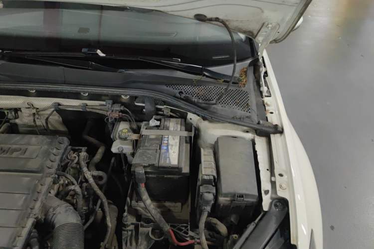 Used Volkswagen Golf 2018 1.6L Automatic Comfort Model Engine Bay Left