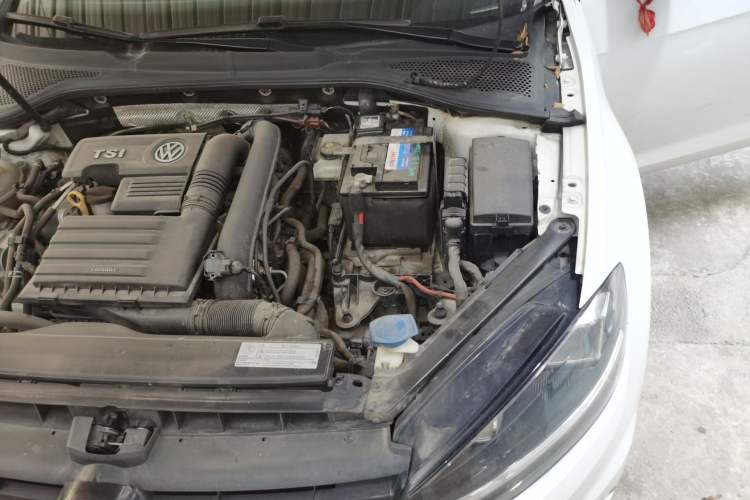 Used Volkswagen Golf 2018 230TSI Automatic Luxury Version Engine Bay Left