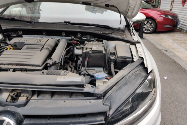 Used Volkswagen Golf 2018 230TSI Automatic Luxury Version Engine Bay Left