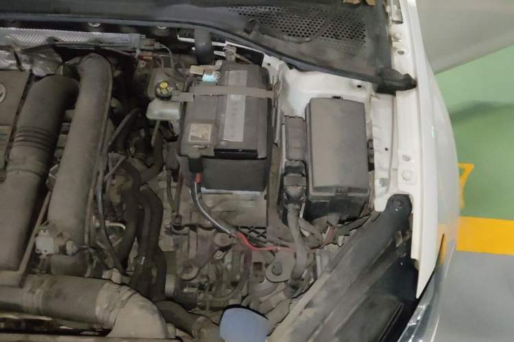Used Volkswagen Golf 2018 230TSI Automatic Luxury Version Engine Bay Left