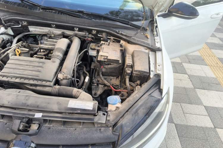 Used Volkswagen Golf 2018 230TSI Automatic Comfort Model Engine Bay Left