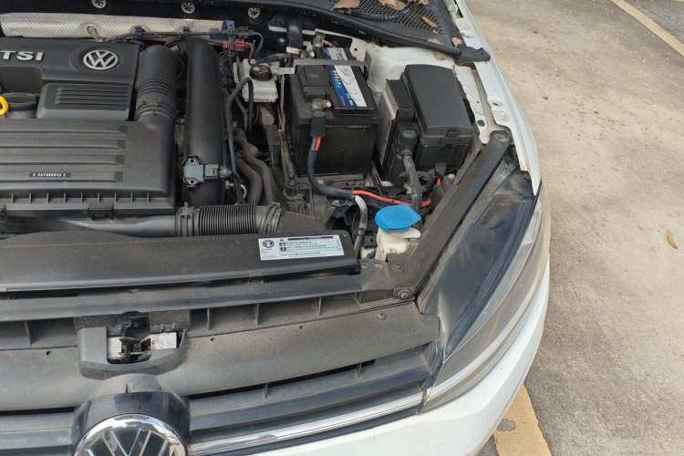 Used Volkswagen Golf 2018 230TSI Automatic Comfort Model Engine Bay Left