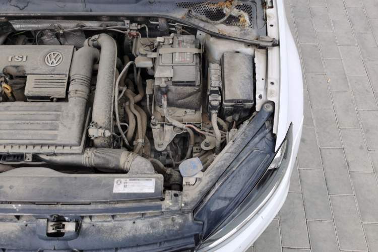 Used Volkswagen Golf 2018 230TSI Automatic Luxury Version Engine Bay Left