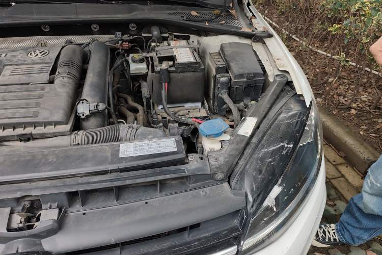 Used Volkswagen Golf 2018 230TSI Automatic Luxury Version Engine Bay Left