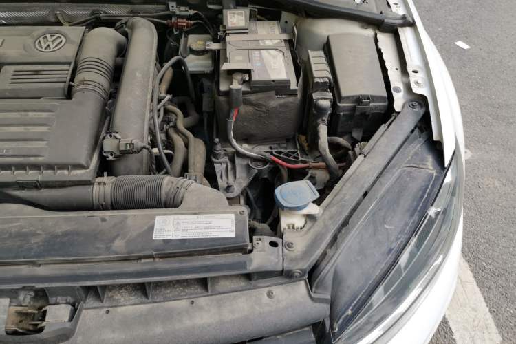 Used Volkswagen Golf 2018 230TSI Automatic Comfort Model Engine Bay Left