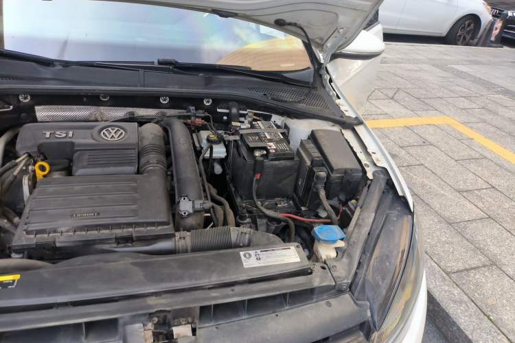 Used Volkswagen Golf 2018 230TSI Manual Comfort Version Engine Bay Left