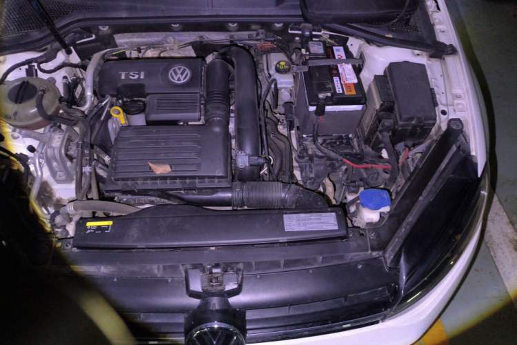 Used Volkswagen Golf 2018 230TSI Automatic Luxury Version Engine Bay Left