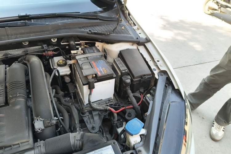 Used Volkswagen Golf 2018 230TSI Automatic Luxury Version Engine Bay Left