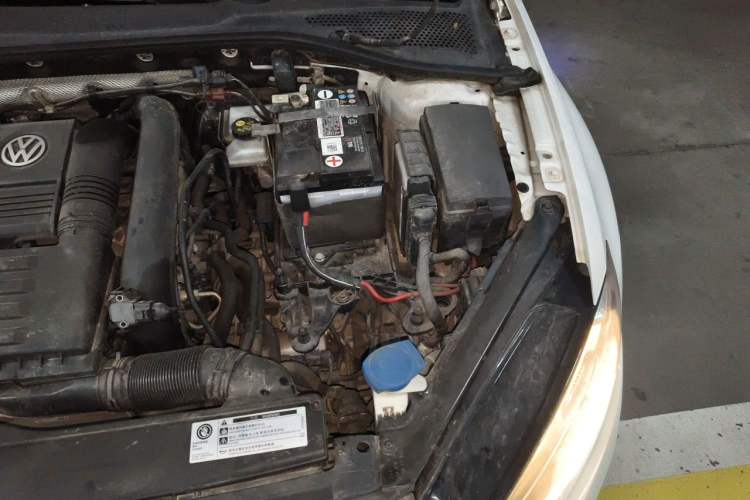 Used Volkswagen Golf 2018 230TSI Automatic Luxury Version Engine Bay Left