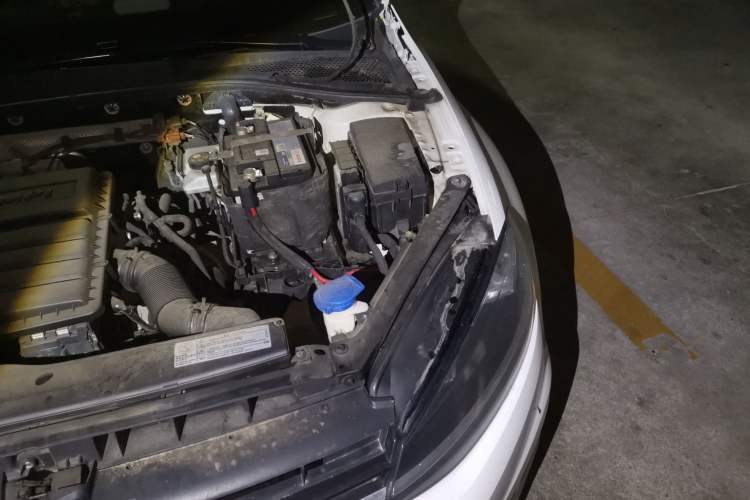 Used Volkswagen Golf 2018 1.6L Automatic Comfort Model Engine Bay Left