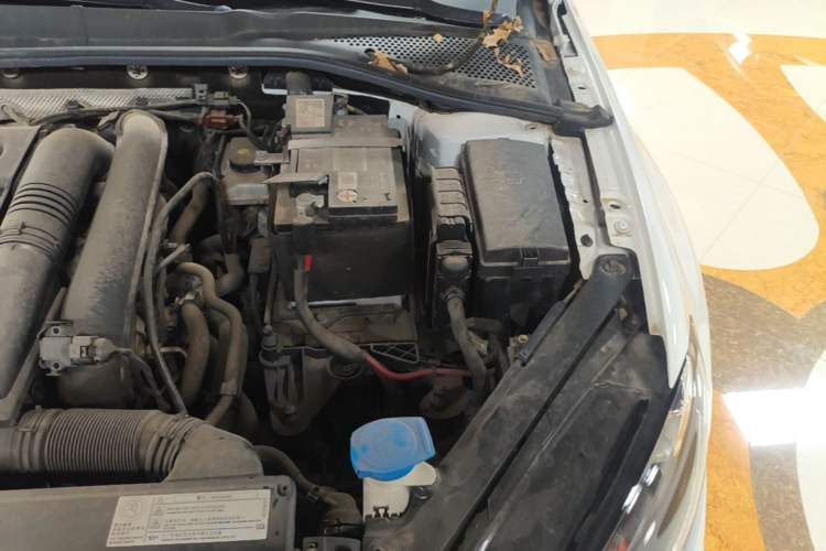 Used Volkswagen Golf 2018 230TSI Automatic Comfort Model Engine Bay Left