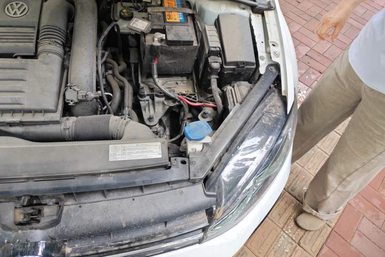 Used Volkswagen Golf 2018 280TSI Automatic R-Line Model Engine Bay Left