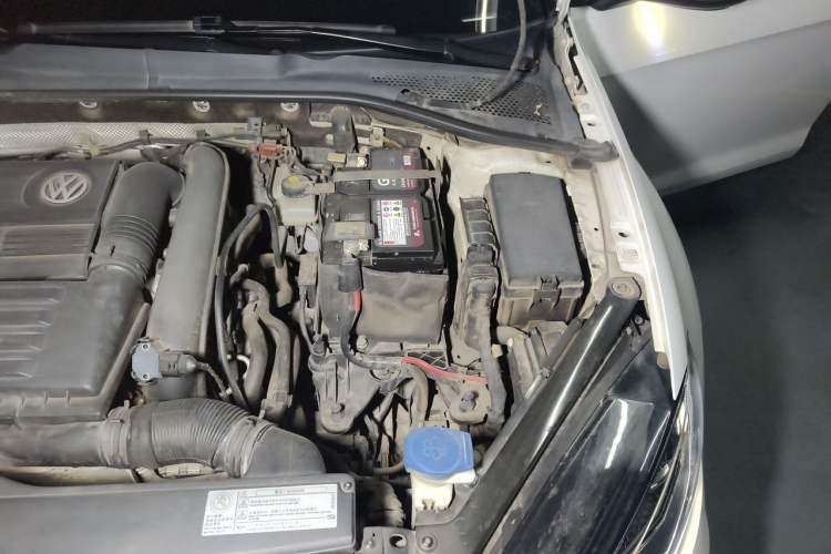 Used Volkswagen Golf 2018 280TSI Automatic R-Line Model Engine Bay Left