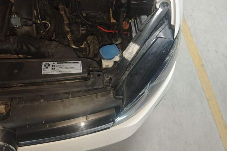 Used Volkswagen Golf 2018 280TSI Automatic R-Line Model Engine Bay Left