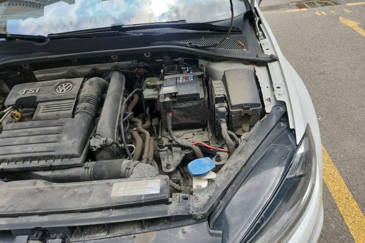 Used Volkswagen Golf 2018 230TSI Automatic Comfort Model Engine Bay Left