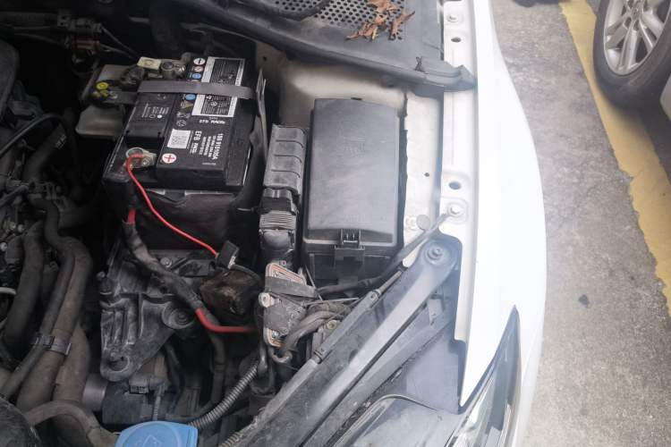 Used Volkswagen Golf 2018 230TSI Automatic Comfort Model Engine Bay Left