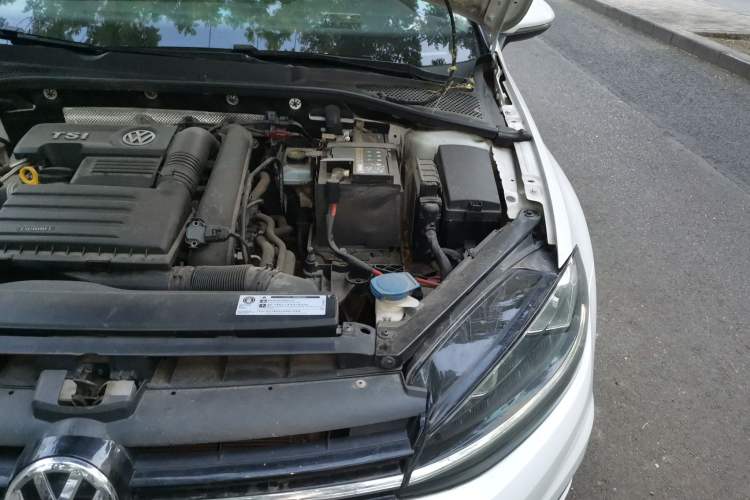 Used Volkswagen Golf 2018 230TSI Automatic Luxury Version Engine Bay Left