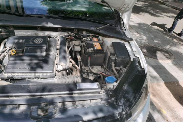 Used Volkswagen Golf 2018 230TSI Automatic Luxury Version Engine Bay Left