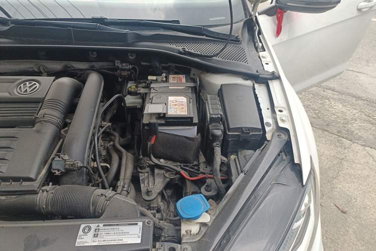Used Volkswagen Golf 2018 280TSI Automatic R-Line Model Engine Bay Left