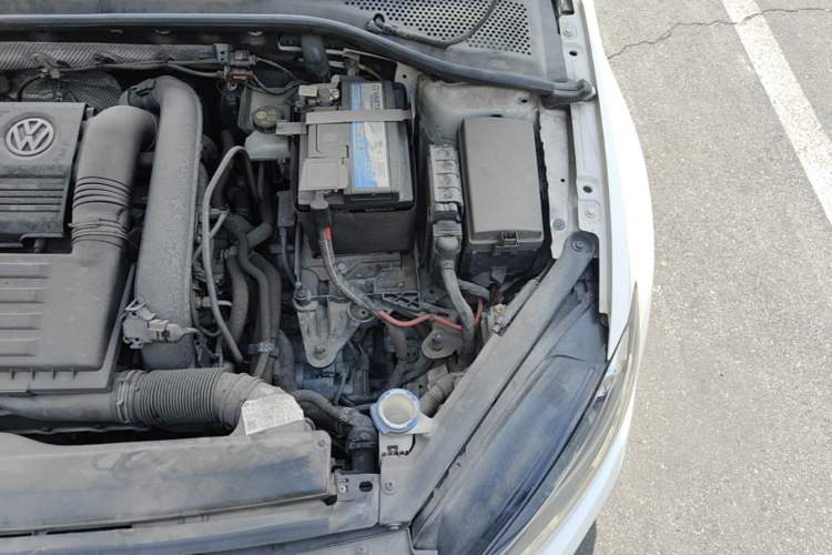 Used Volkswagen Golf 2018 230TSI Automatic Comfort Model Engine Bay Left