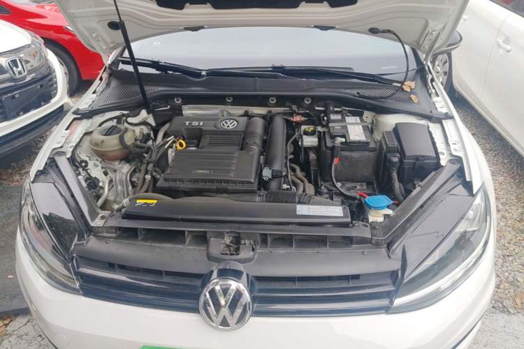 Used Volkswagen Golf 2018 230TSI Automatic Luxury Version Engine Bay