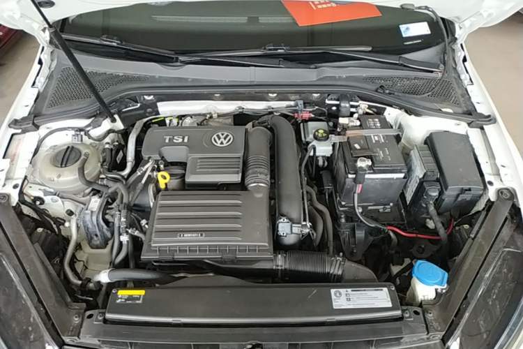 Used Volkswagen Golf 2018 230TSI Automatic Comfort Model Engine Bay