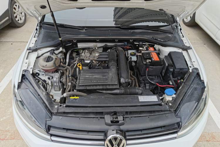 Used Volkswagen Golf 2018 230TSI Automatic Comfort Model Engine Bay