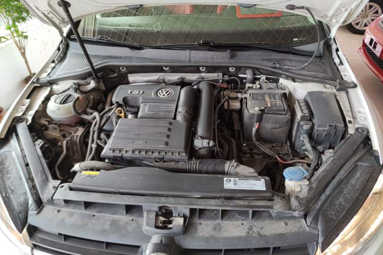 Used Volkswagen Golf 2018 230TSI Automatic Comfort Model Engine Bay