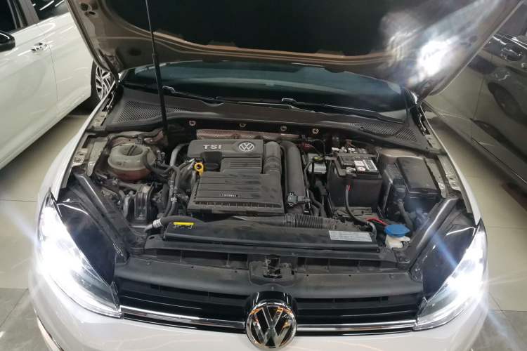 Used Volkswagen Golf 2018 230TSI Automatic Comfort Model Engine Bay