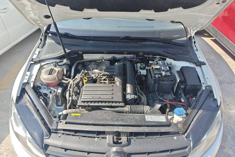 Used Volkswagen Golf 2018 230TSI Automatic Luxury Version Engine Bay