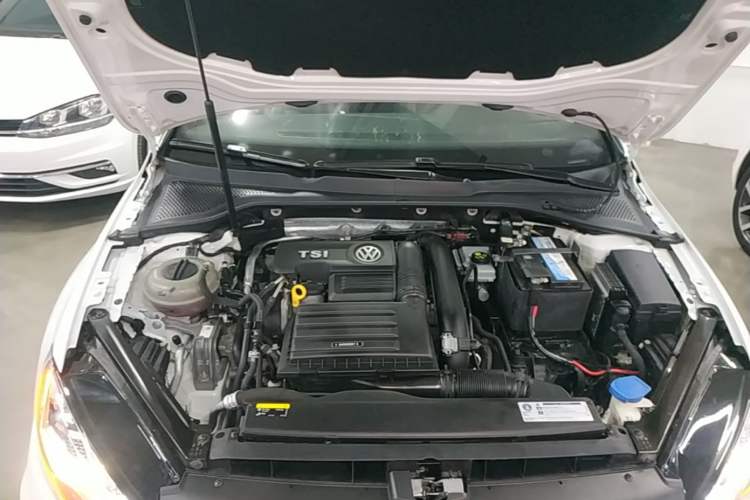 Used Volkswagen Golf 2018 280TSI Automatic R-Line Model Engine Bay