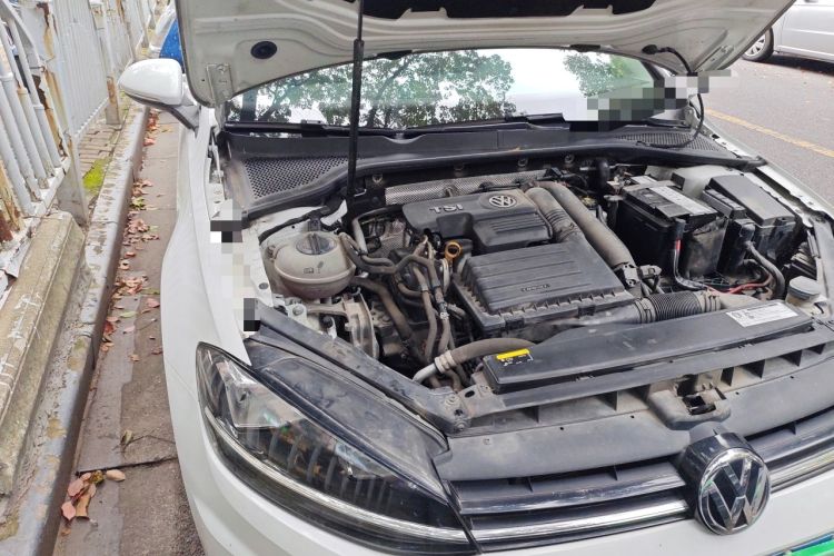 Used Volkswagen Golf 2018 230TSI Manual Comfort Version Engine Bay Right