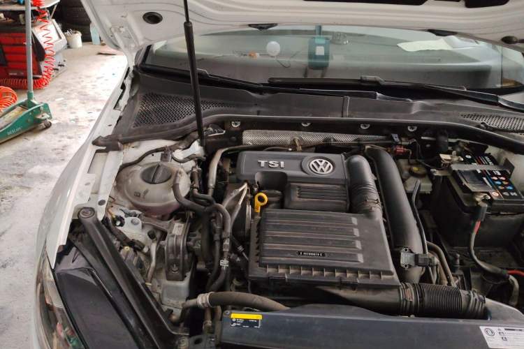 Used Volkswagen Golf 2018 230TSI Automatic Comfort Model Engine Bay Right