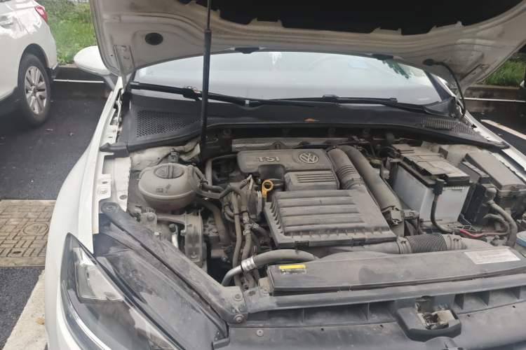 Used Volkswagen Golf 2018 230TSI Automatic Comfort Model Engine Bay Right