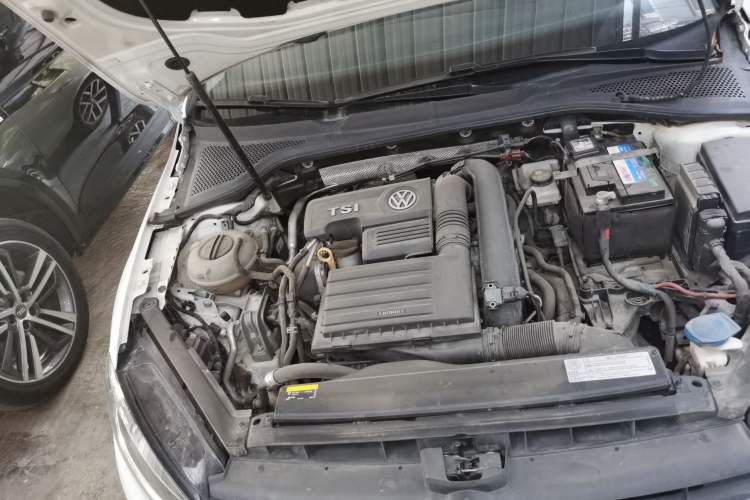 Used Volkswagen Golf 2018 230TSI Automatic Luxury Version Engine Bay Right