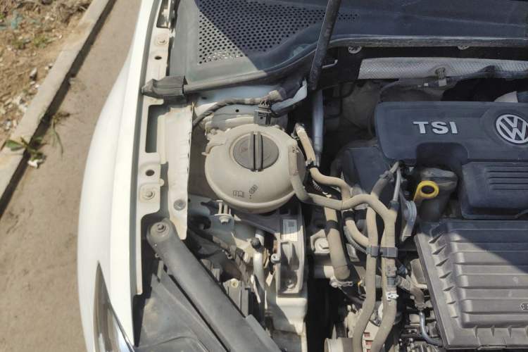 Used Volkswagen Golf 2018 230TSI Automatic Comfort Model Engine Bay Right