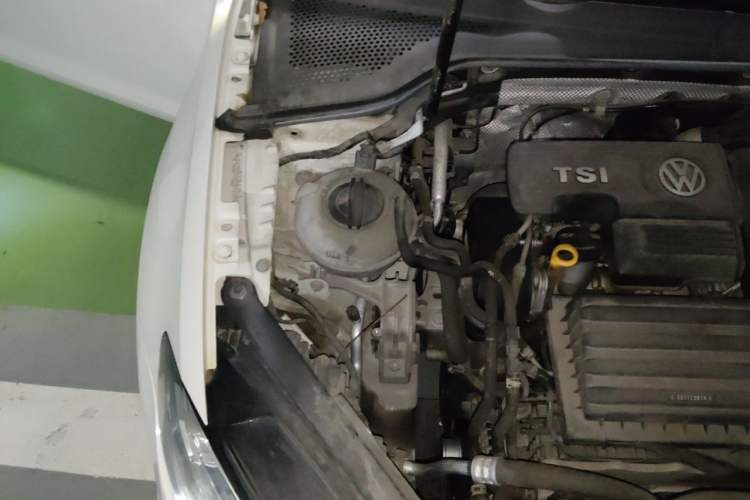 Used Volkswagen Golf 2018 230TSI Automatic Luxury Version Engine Bay Right