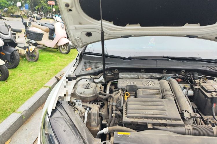 Used Volkswagen Golf 2018 230TSI Automatic Luxury Version Engine Bay Right