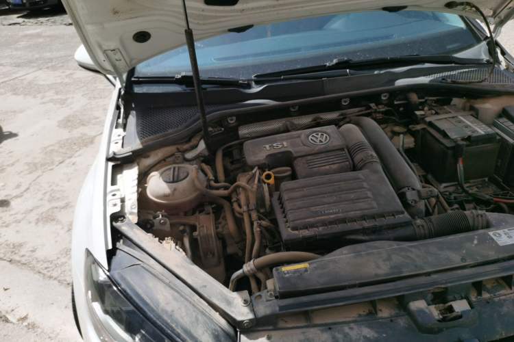 Used Volkswagen Golf 2018 230TSI Automatic Comfort Model Engine Bay Right