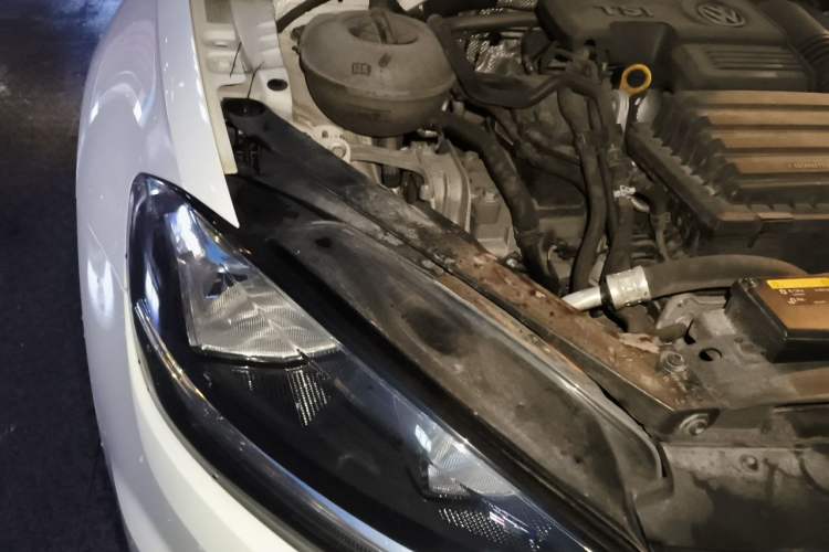 Used Volkswagen Golf 2018 230TSI Automatic Luxury Version Engine Bay Right
