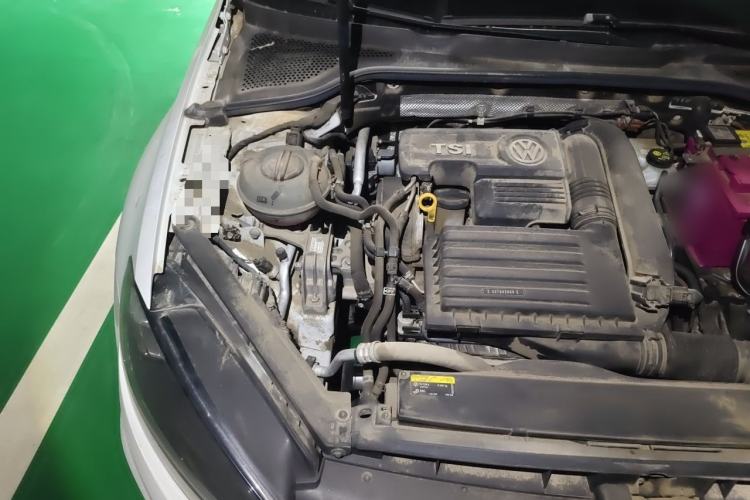 Used Volkswagen Golf 2018 230TSI Automatic Luxury Version Engine Bay Right