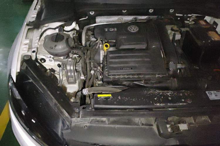 Used Volkswagen Golf 2018 230TSI Automatic Comfort Model Engine Bay Right
