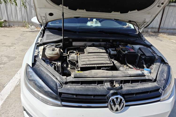 Used Volkswagen Golf 2018 1.6L Automatic Fashion Model Engine Bay Right
