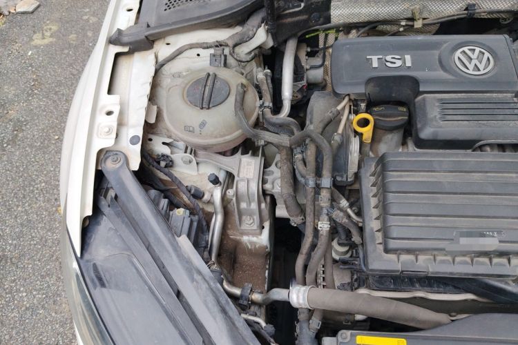 Used Volkswagen Golf 2018 230TSI Automatic Luxury Version Engine Bay Right
