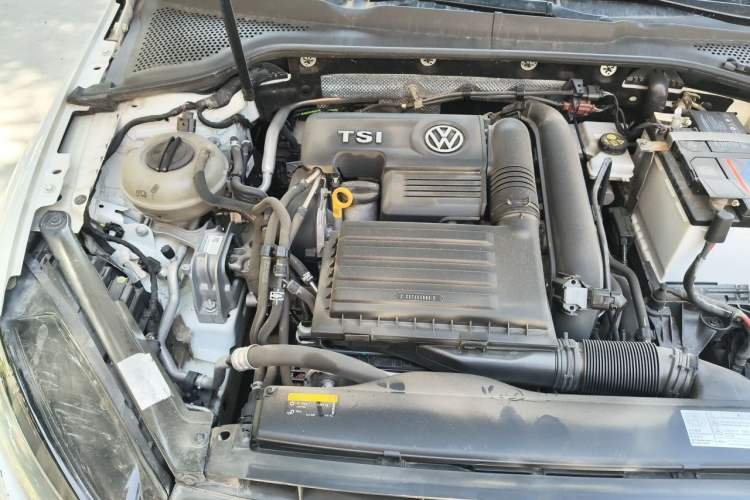 Used Volkswagen Golf 2018 230TSI Automatic Luxury Version Engine Bay Right