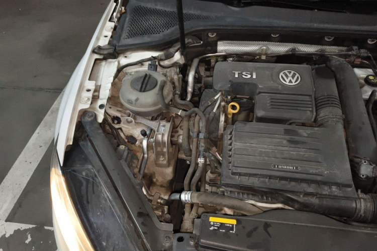 Used Volkswagen Golf 2018 230TSI Automatic Luxury Version Engine Bay Right