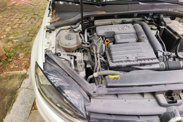 Used Volkswagen Golf 2018 230TSI Automatic Comfort Model Engine Bay Right